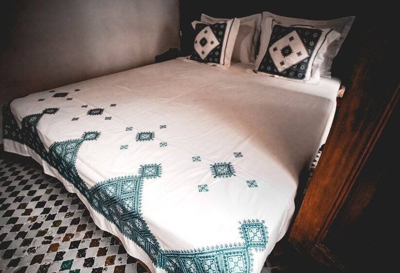 سوییت, Riad Rasia