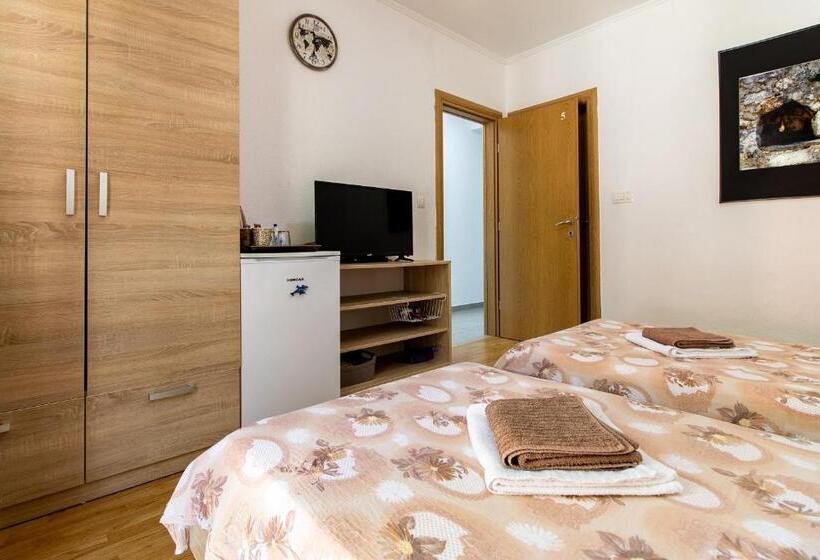 اتاق استاندارد با چشم‌انداز شهر, Rooms Bačić