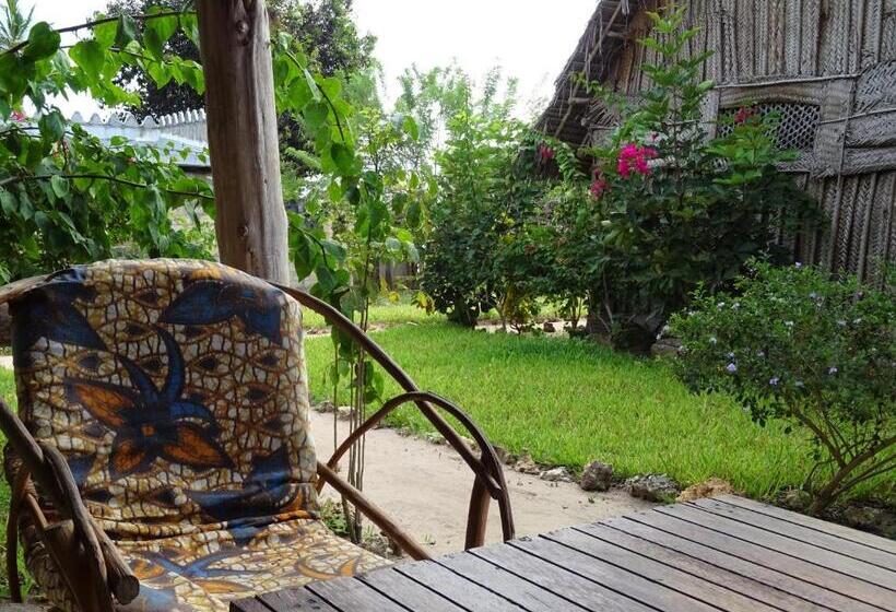 اتاق لوکس با بالکن و چشم‌انداز دریا, Jabar Lodge