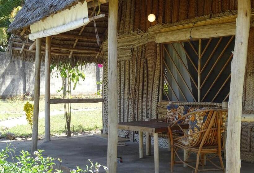 اتاق لوکس با بالکن و چشم‌انداز دریا, Jabar Lodge