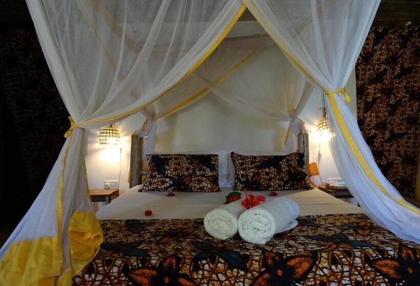 اتاق لوکس با بالکن و چشم‌انداز دریا, Jabar Lodge
