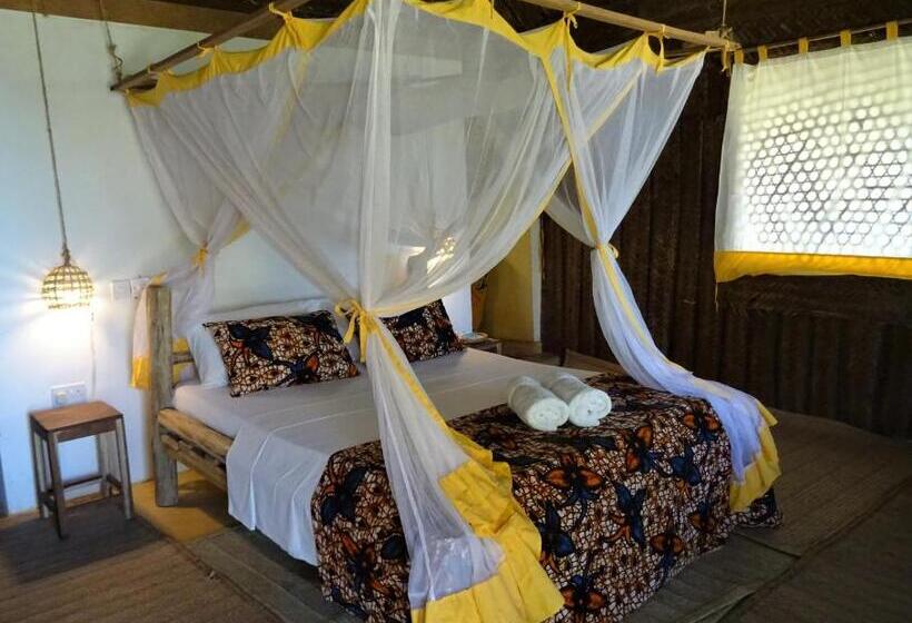 اتاق لوکس با بالکن و چشم‌انداز دریا, Jabar Lodge