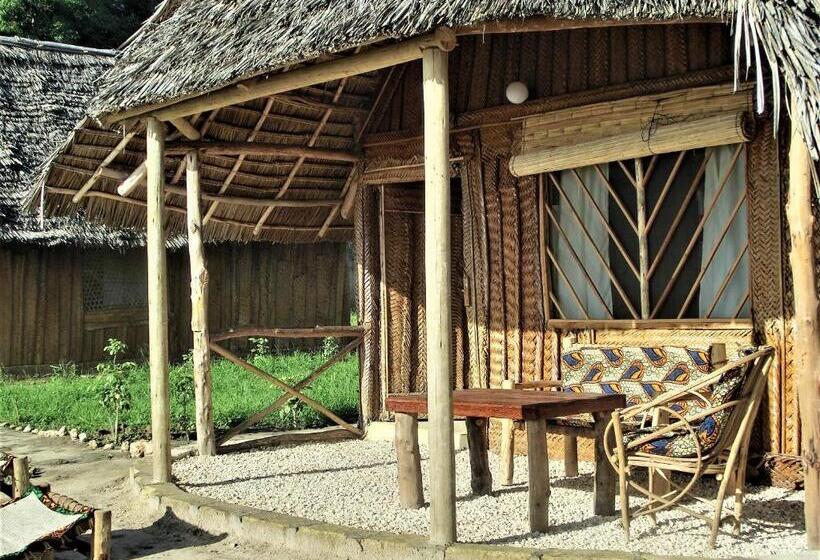 اتاق سه نفره دلوکس با چشم‌انداز دریا, Jabar Lodge