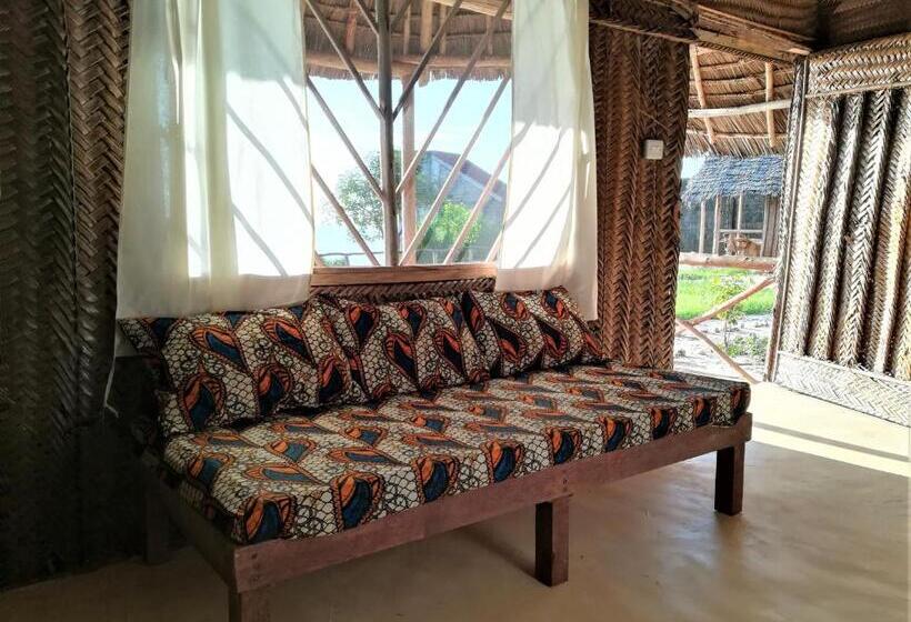 اتاق سه نفره دلوکس با چشم‌انداز دریا, Jabar Lodge