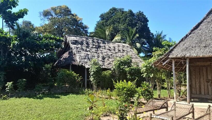 اتاق سه نفره دلوکس با چشم‌انداز دریا, Jabar Lodge