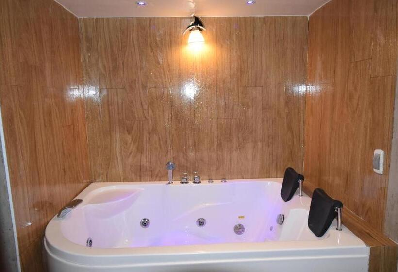 سوئیت با وان آب گرم, Paradis Suite Cusco