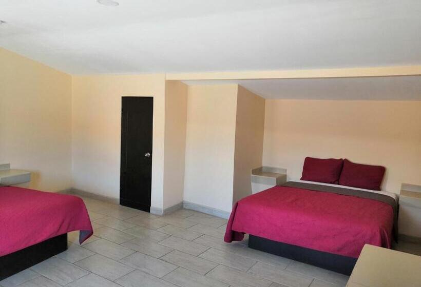 Habitación Estándar 2 Camas Matrimonio, Motel Ranchito
