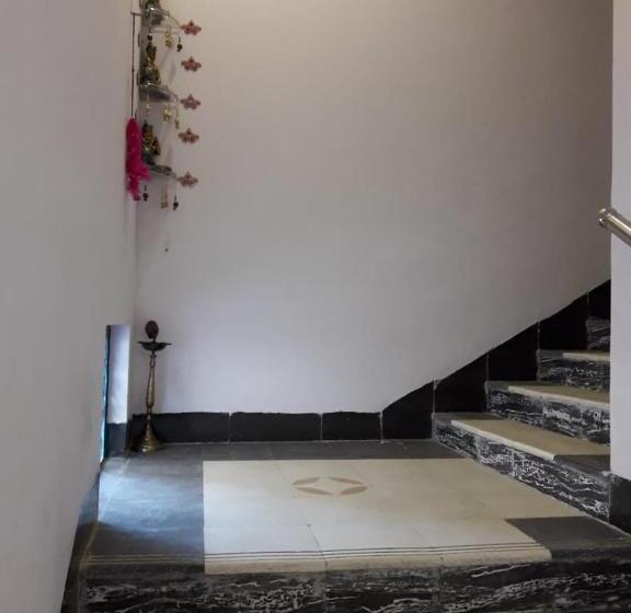 اتاق لوکس یک تخته, Yog Bhawan