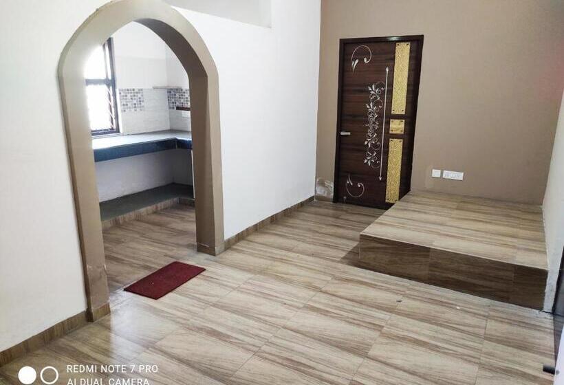 اتاق سوپریور خانوادگی, Yog Bhawan