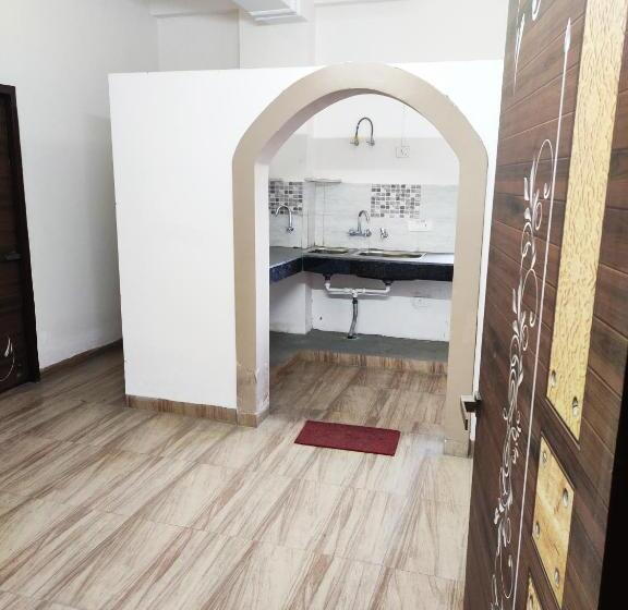 اتاق سوپریور خانوادگی, Yog Bhawan