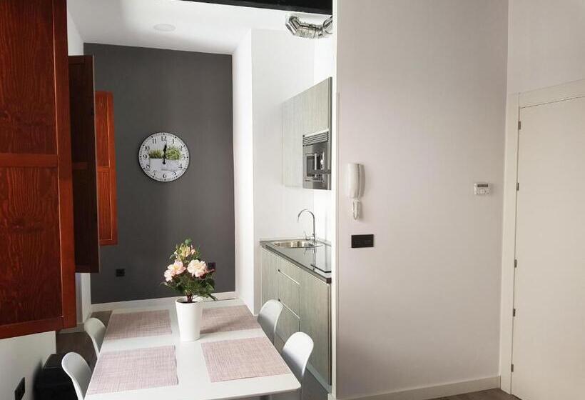 استودیوی استاندارد, Apartamentos Granada Deluxe 3000