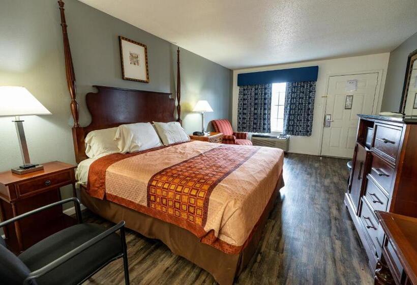 Standard Room King Size Bed, American Inn & Suites Russellville