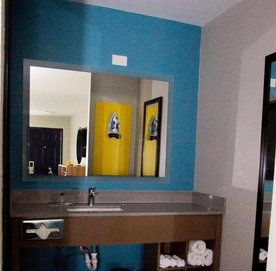 اتاق استاندارد با تخت بزرگ برای معلولان, Days Inn By Wyndham Amarillo  Medical Center