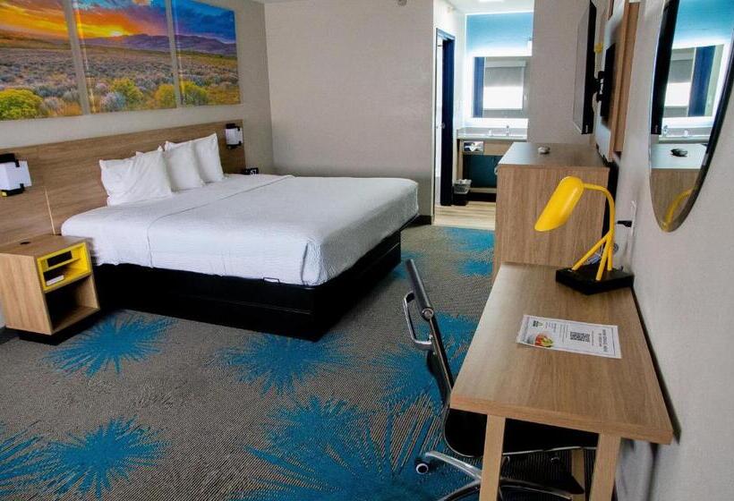 اتاق استاندارد با تخت بزرگ برای معلولان, Days Inn By Wyndham Amarillo  Medical Center