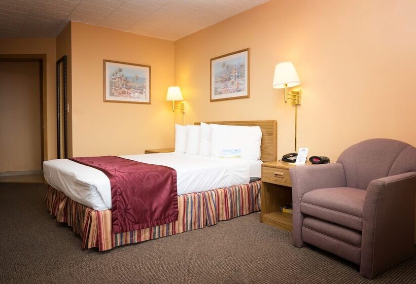 Standard Room Double Bed Adapted for people with reduced mobility, Days Inn By Wyndham West Allis/milwaukee