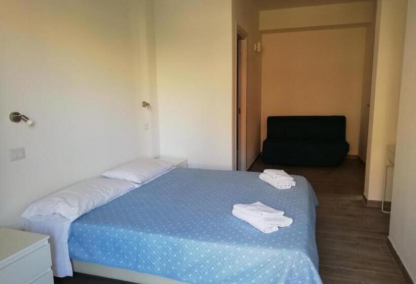 اتاق استاندارد چهارنفره با بالکن, Domo Alghero Centro