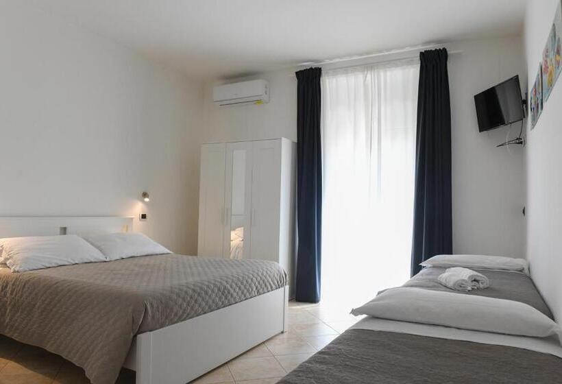 اتاق استاندارد چهارنفره با بالکن, Domo Alghero Centro