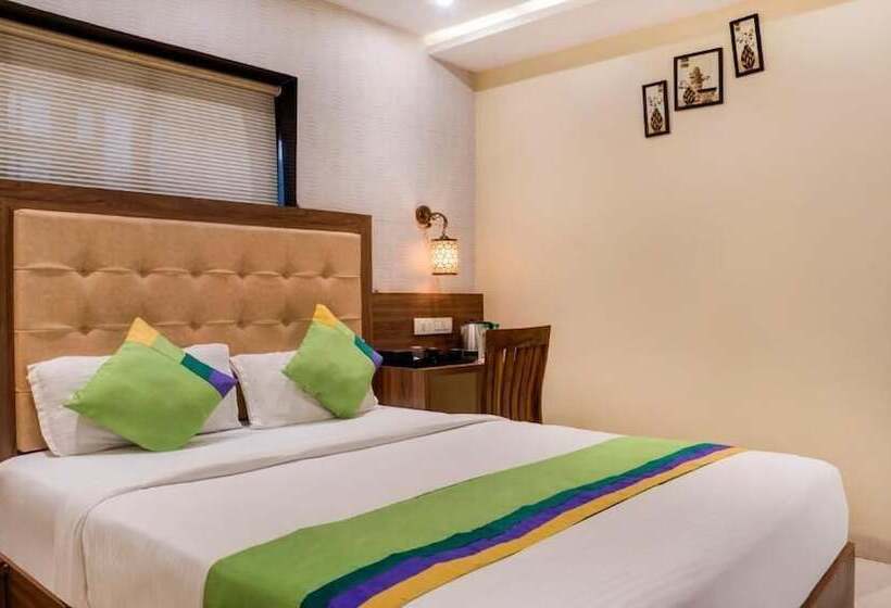 Номер Deluxe, New Amber Palace Hotel Mumbai Cstm