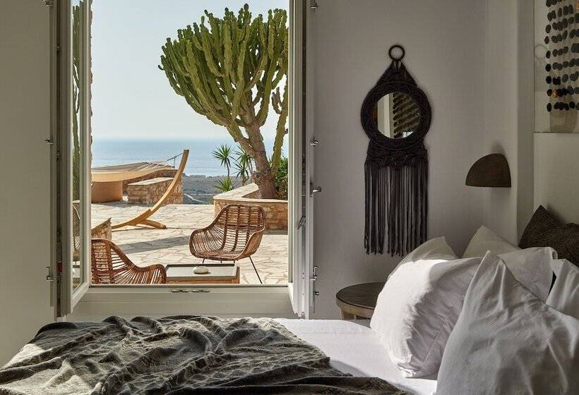 سوییت جونیور با چشم‌انداز دریا, Mythic Paros , Adults Only