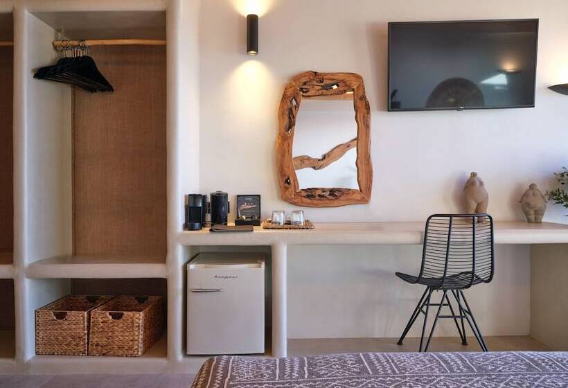 سوییت با چشم‌انداز دریا, Mythic Paros , Adults Only