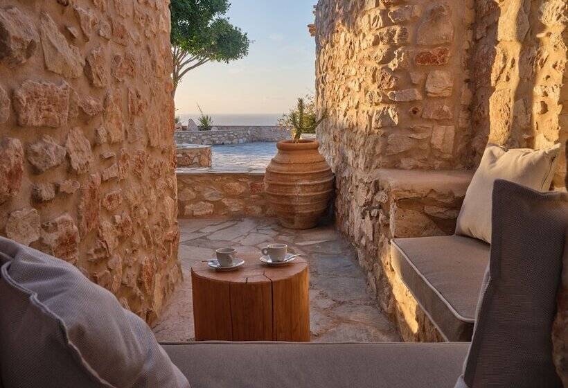 سوییت سینیور با چشم‌انداز دریا, Mythic Paros , Adults Only