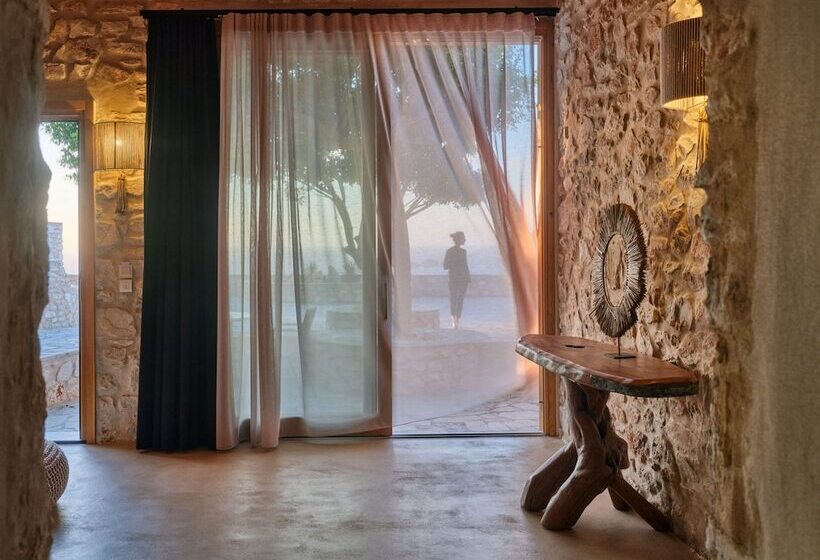 سوییت سینیور با چشم‌انداز دریا, Mythic Paros , Adults Only