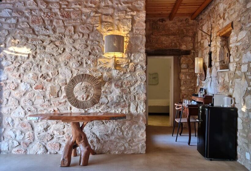 سوییت سینیور با چشم‌انداز دریا, Mythic Paros , Adults Only