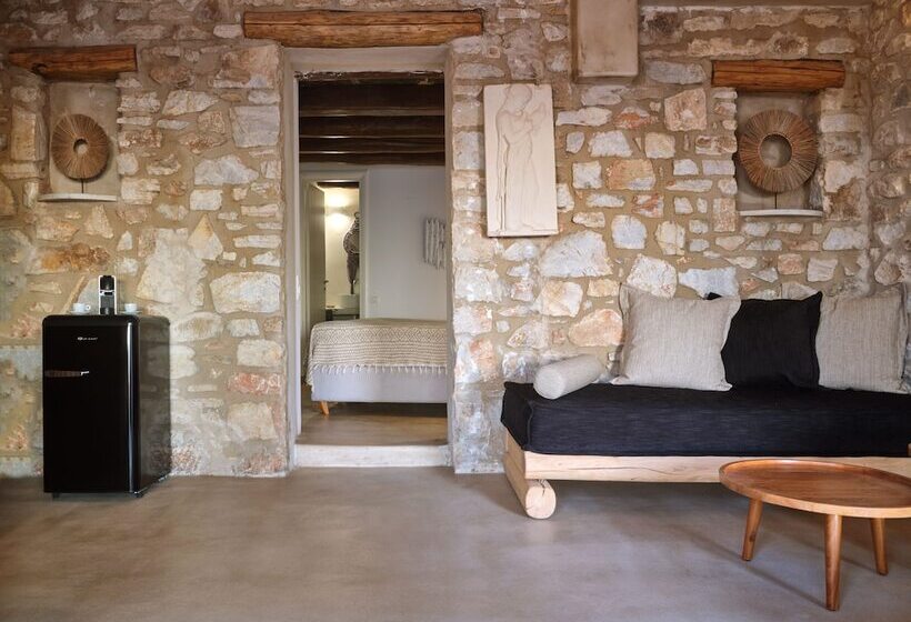 سوییت سینیور با چشم‌انداز دریا, Mythic Paros , Adults Only