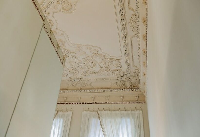 سوییت سوپریور, Torel Palace Porto