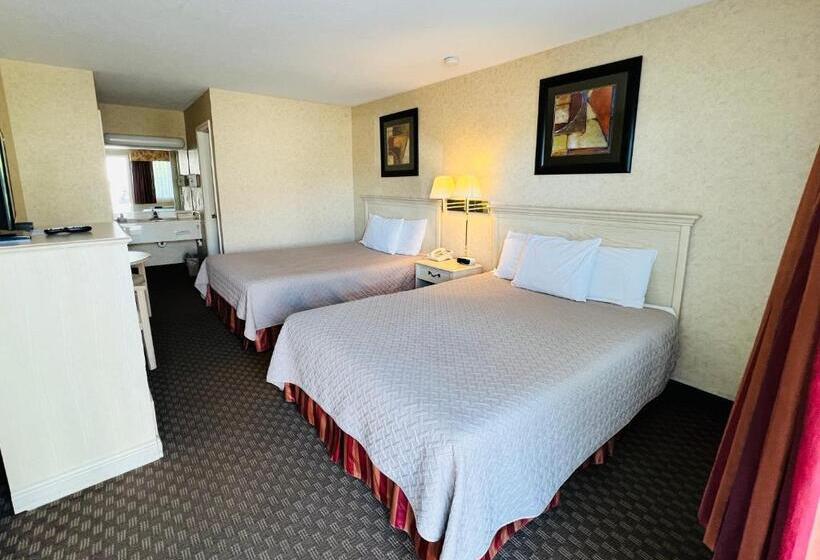 Standard Room, Court Plaza Inn & Suites Of Mackinaw