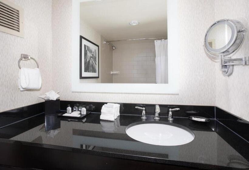 اتاق استاندارد با تخت بزرگ, Crowne Plaza Kansas City Downtown, An Ihg