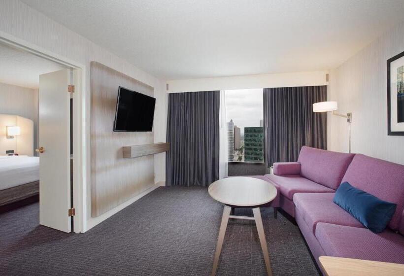 سوئیت با تخت بزرگ, Crowne Plaza Kansas City Downtown, An Ihg