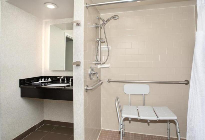 Suite Adapted for people with reduced mobility, Crowne Plaza  Kansas City Downtown