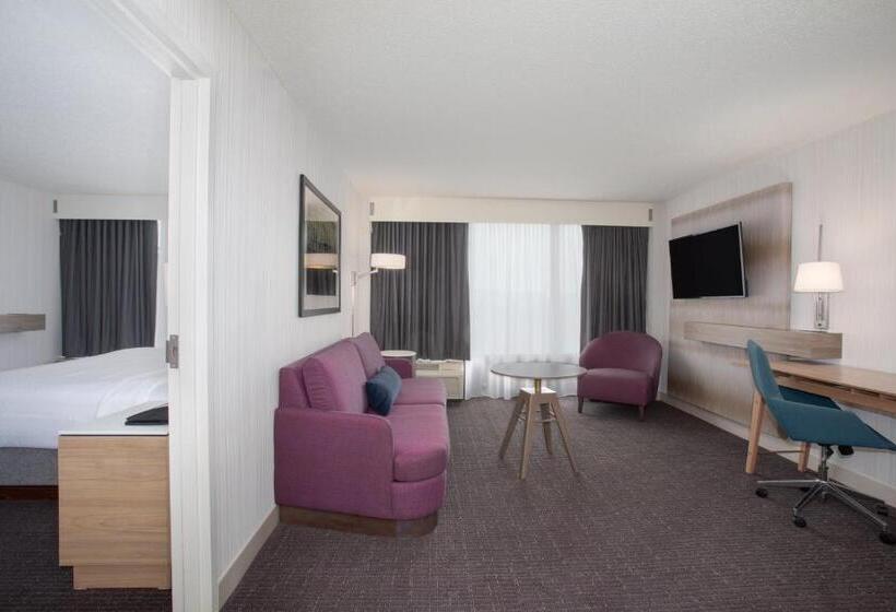 سوئیت با چشم‌انداز, Crowne Plaza Kansas City Downtown, An Ihg