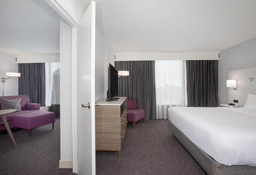 سوئیت با چشم‌انداز, Crowne Plaza Kansas City Downtown, An Ihg