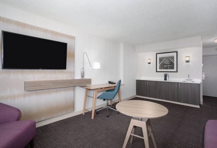 Suite Adapted for people with reduced mobility, Crowne Plaza  Kansas City Downtown