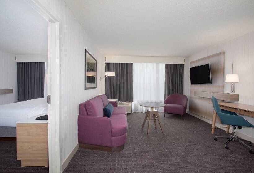 Suite Adapted for people with reduced mobility, Crowne Plaza  Kansas City Downtown