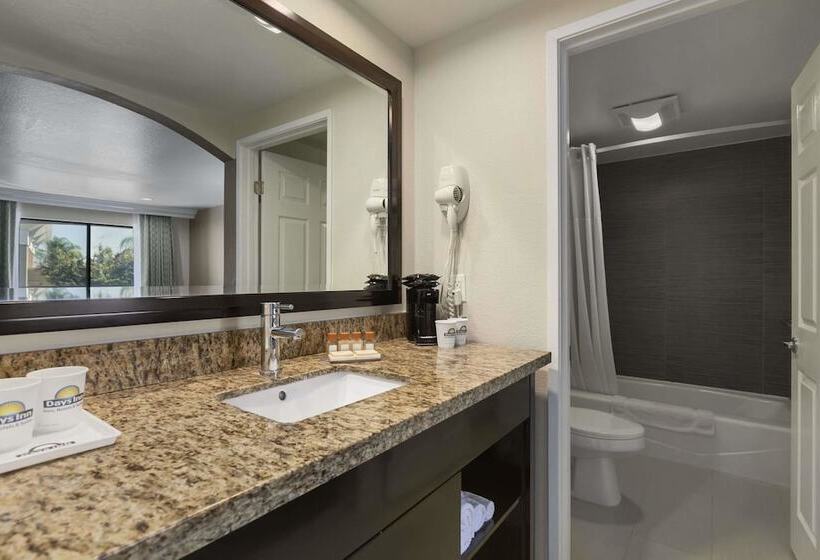 اتاق استاندارد برای معلولان, Days Inn By Wyndham Downey