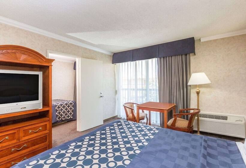 Suite Adaptée aux Personnes à Mobilité Réduite, Days Inn By Wyndham Los Angeles Lax/venicebch/marina Delray