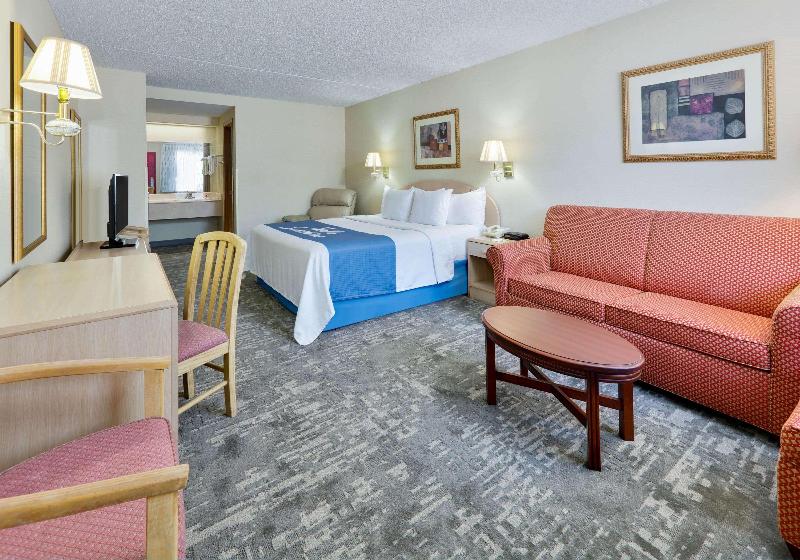 キングサイズベッドのスイートルーム, Days Inn & Suites By Wyndham Bentonville