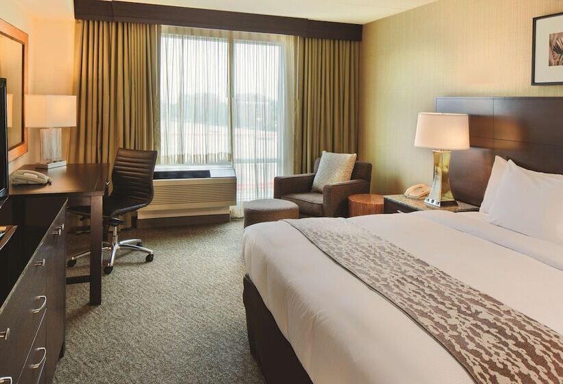 Deluxe Rum, Doubletree By Hilton Hotel Boston Bayside