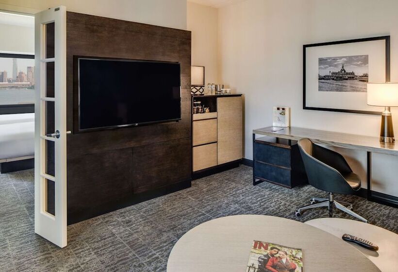 سوئیت جونیور با تخت بزرگ, Doubletree By Hilton Hotel & Suites Jersey City