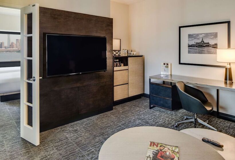 Junior Suite Llit King, Doubletree Jersey City