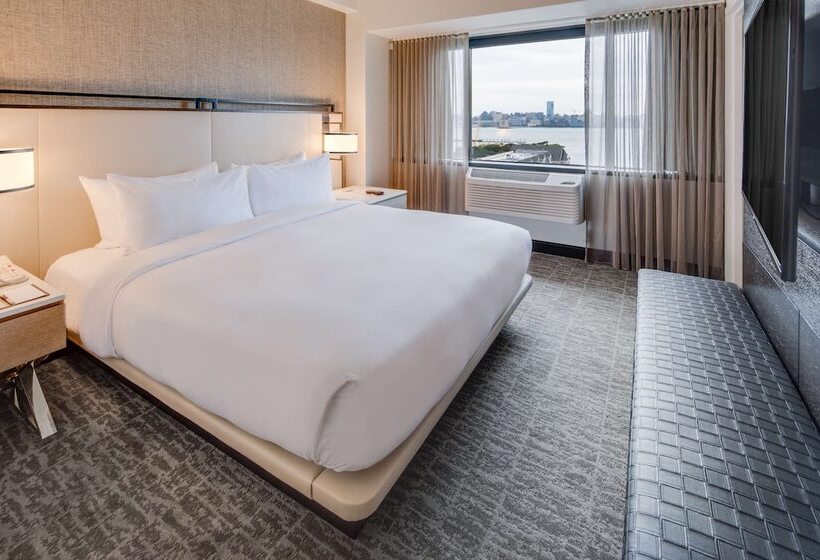 سوئیت جونیور با تخت بزرگ, Doubletree By Hilton Hotel & Suites Jersey City