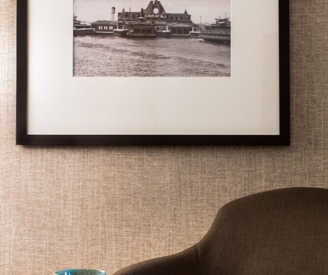سوئیت جونیور با تخت بزرگ, Doubletree By Hilton Hotel & Suites Jersey City