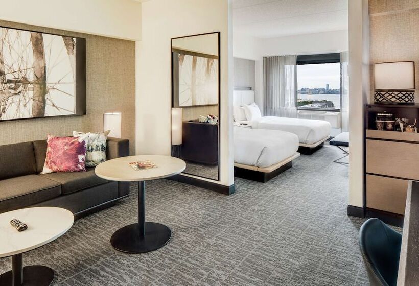 سوییت جونیور, Doubletree By Hilton Hotel & Suites Jersey City