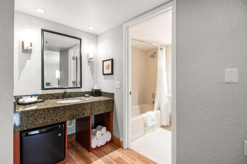 سوئیت جونیور با تخت بزرگ, Miami Lakes