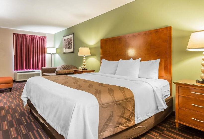 سوییت, Quality Inn & Suites Near Robins Air Force Base