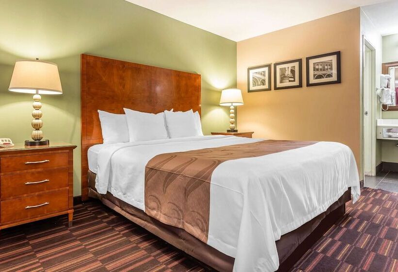 سوییت, Quality Inn & Suites Near Robins Air Force Base