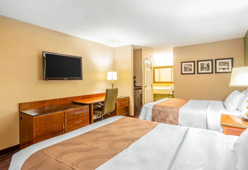 سوییت, Quality Inn & Suites Near Robins Air Force Base
